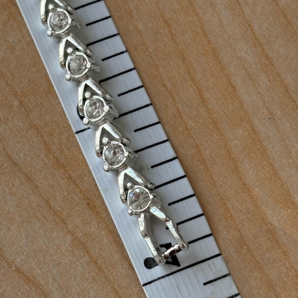 Avon 7 in bracelet/ silver tone/ fold over clasp / clear rhinestones - Picture 2 of 7